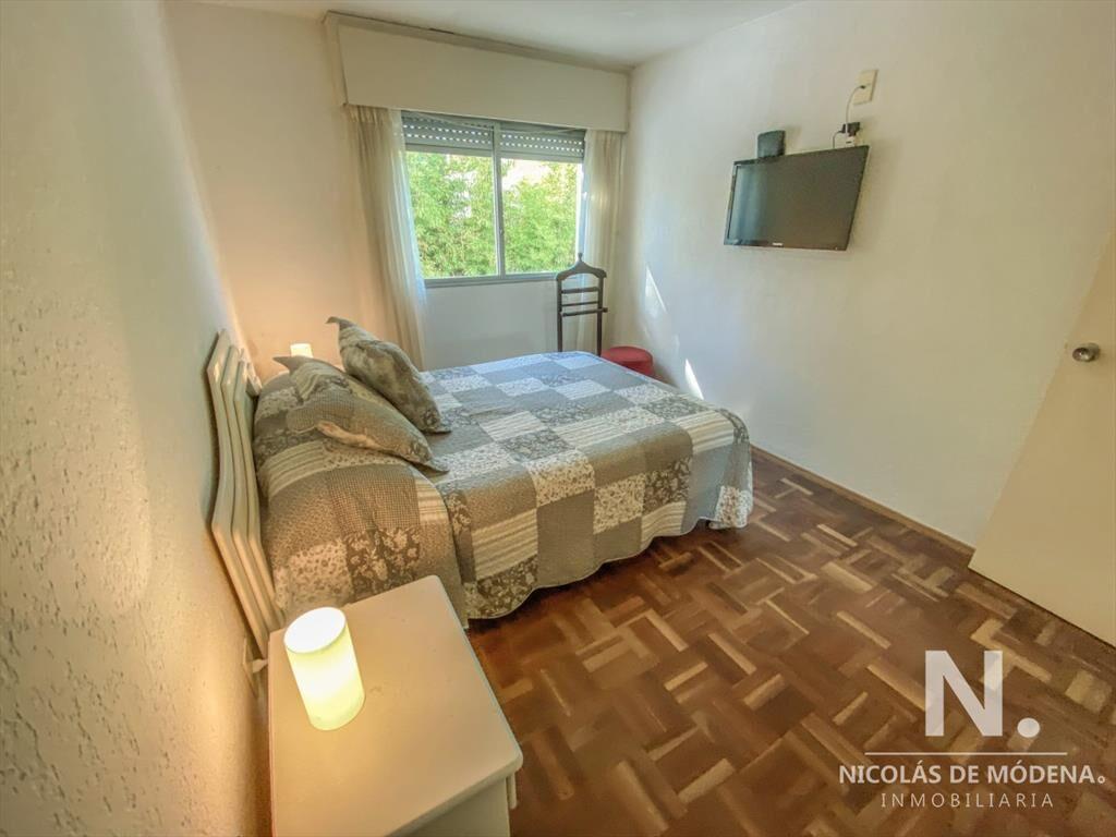 Se vende apartamento en Primera linea playa mansa 2 dormito