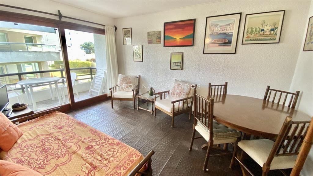 Apartamento en venta a una cuadra del Mar y con Parrillero