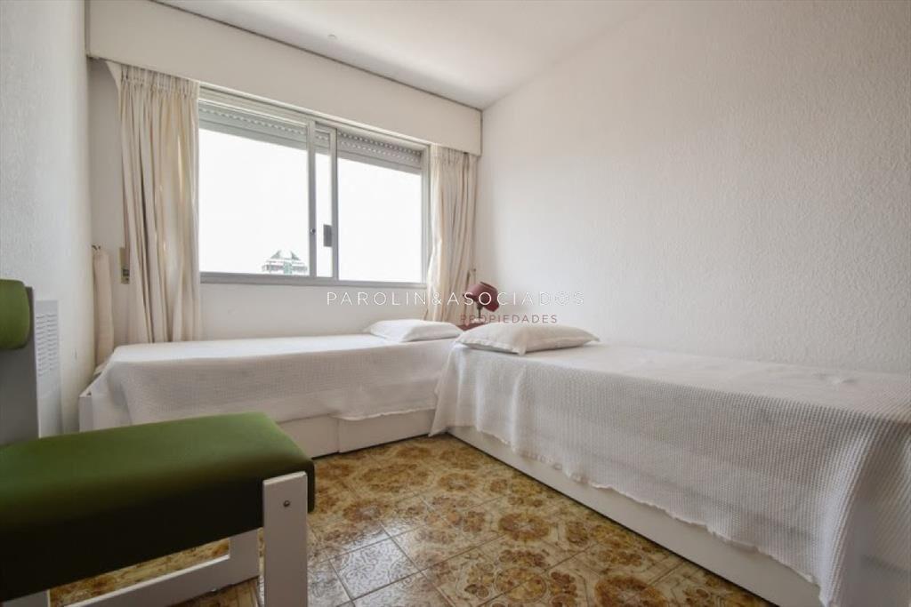Apartamento de 2 dormitorios en venta en Punta