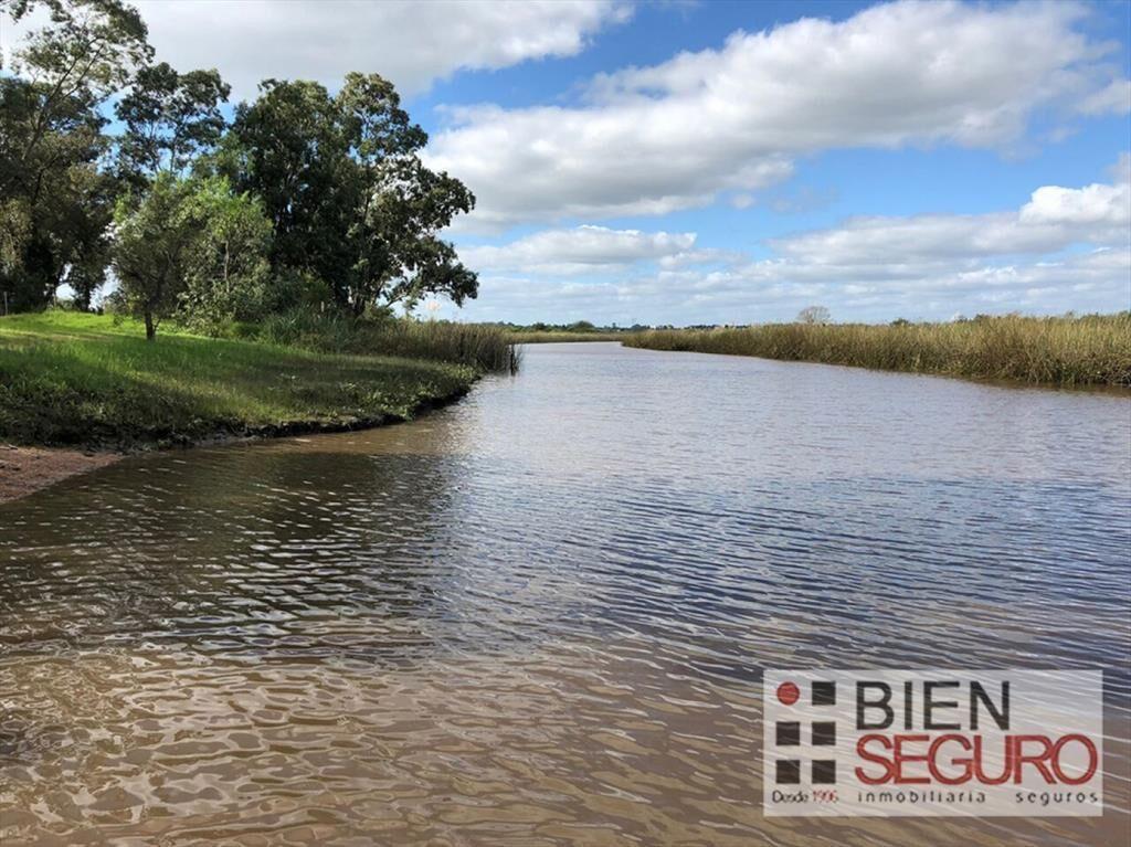 Chacra de 9,23 hás con costa navegable, en venta en Las Bru