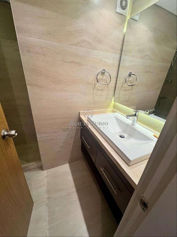 APARTAMENTO EN ALQUILER DE 2 DORMITORIOS. 2 BAÑOS. TERRA...