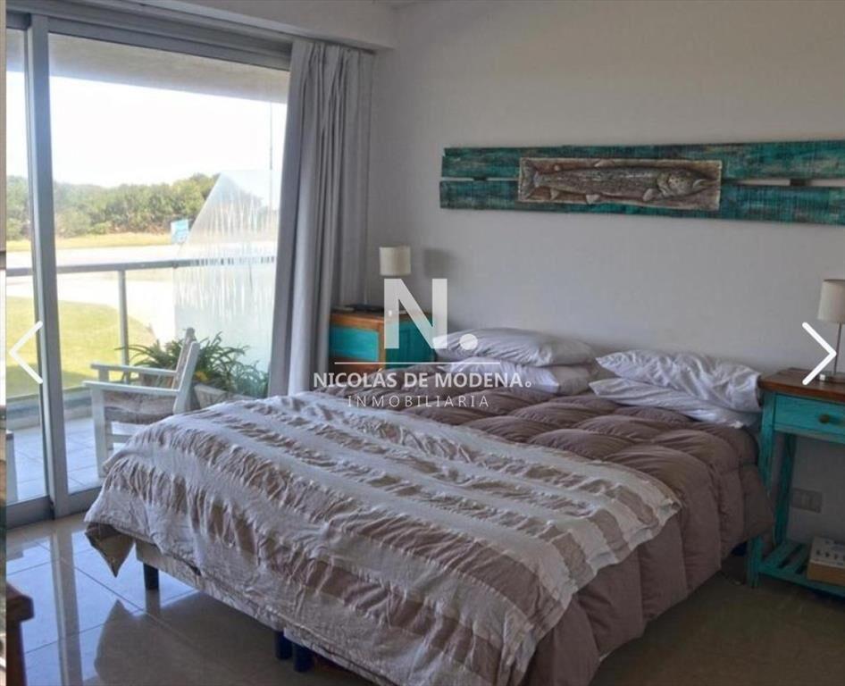 Vende apartamento de 3 dormitorios con balcon en