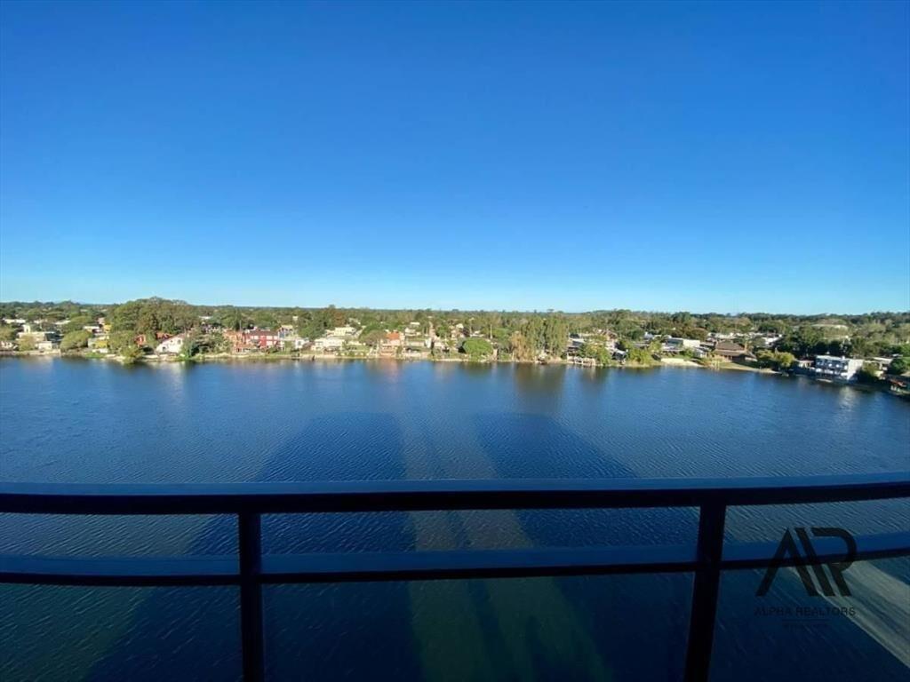 Excelente Apartamento De 2 Dormitorios Con Vistas Al Lag...
