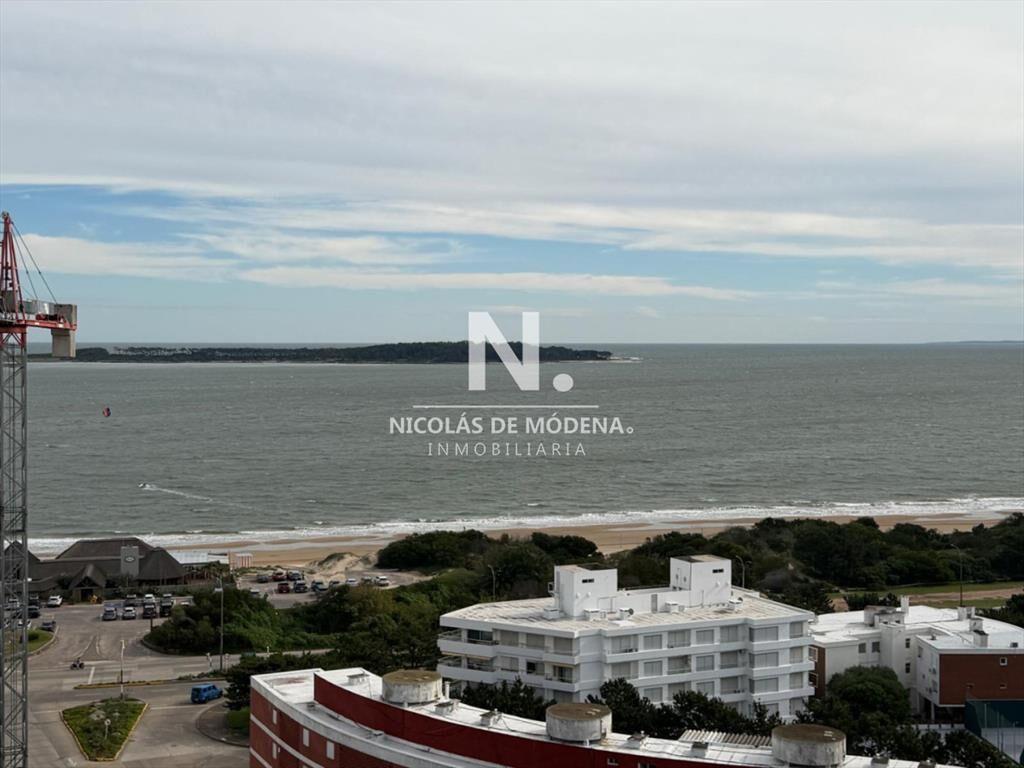 En venta casa 3 dormitorios en Playa Mansa, Punta