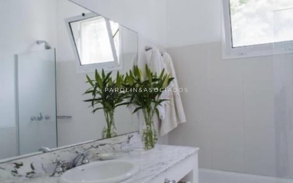 Casa de 3 dormitorios en venta en Laguna Blanca