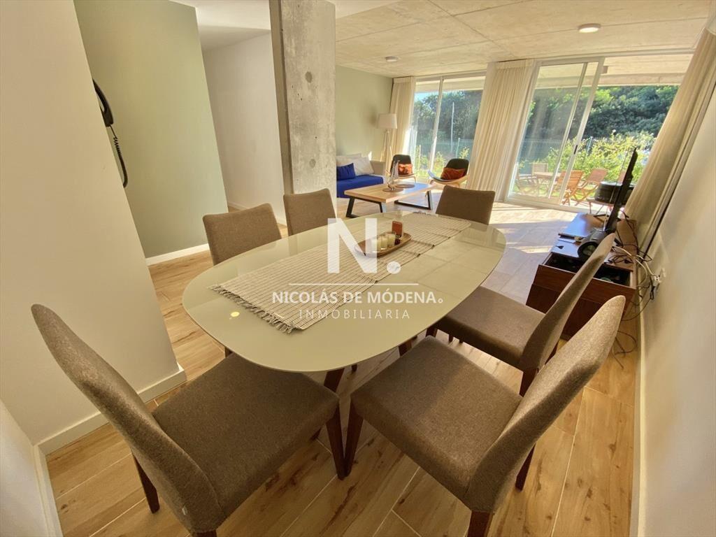 Vende impecable apartamento de 2 dormitorios en