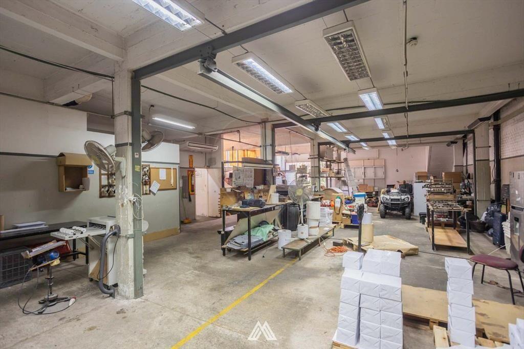 VENTA LOCAL, GRAN TERRENO, EN LA COMERCIAL