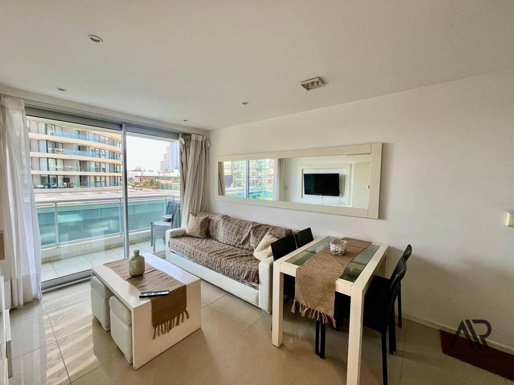 Apartamento en venta de 1 dormitorio c/ cochera en Playa...