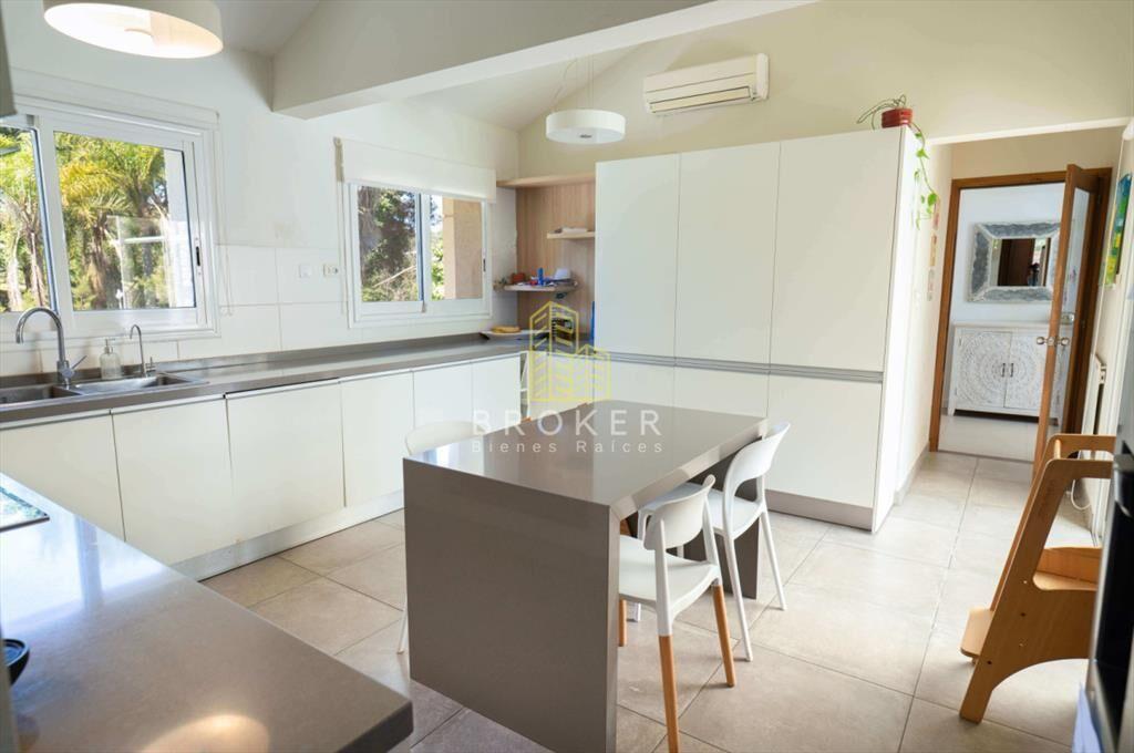 Venta y alquiler anual de impresionante casa de 400 m2 en b