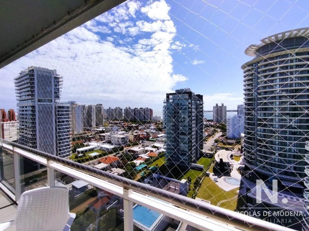 Vende Apartamento de 3 Dormitorios en Brava Punta del Este.