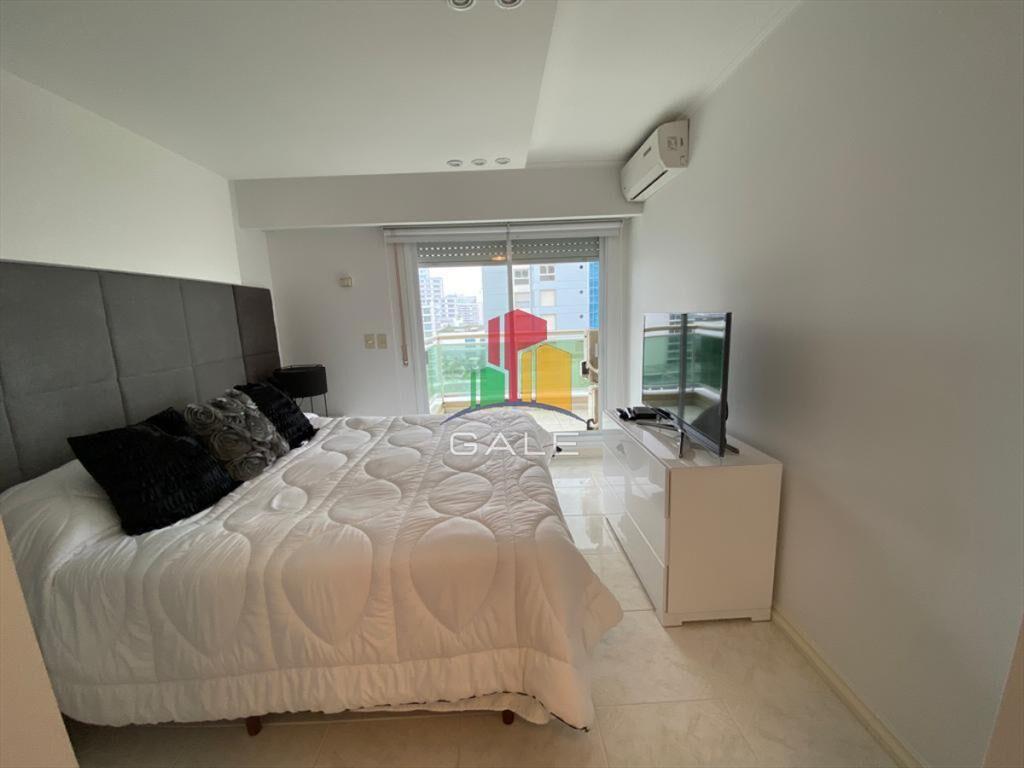 Apartamento en Venta de 3 dormitorios en Edificio Coral Tow