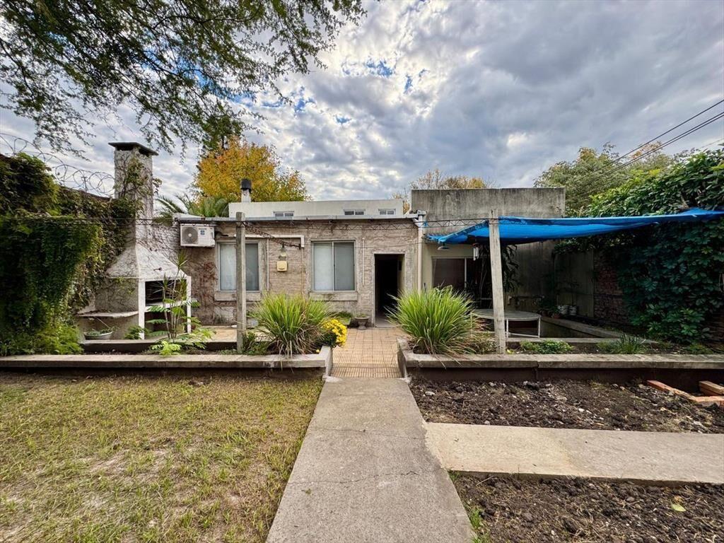 Casa semi equipada-con jardin + garage