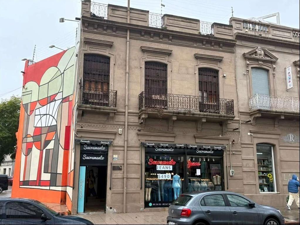 ALQUILER Local comercial de 250m2 sobre Arenal Grande