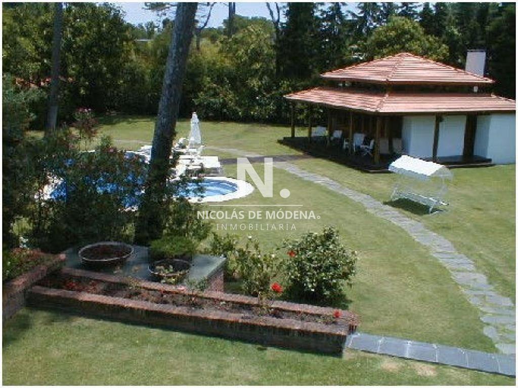 hermosa casa con muy buen parque escucha oferta y