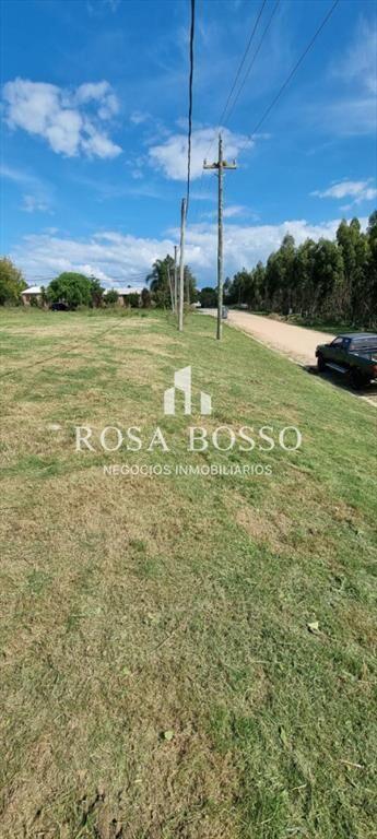 Terreno esquinero en Los Aromos, Maldonado,