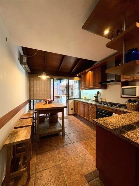 Venta de casa de estilo en Pocitos 4 dormitorios...