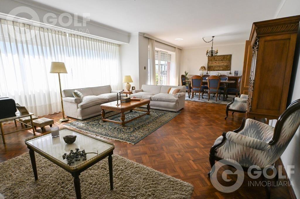 Venta de apartamento 3 dormitorios y servicio con Garage en