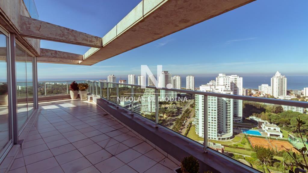 Penthouse de tres dormitorios en venta proximo al