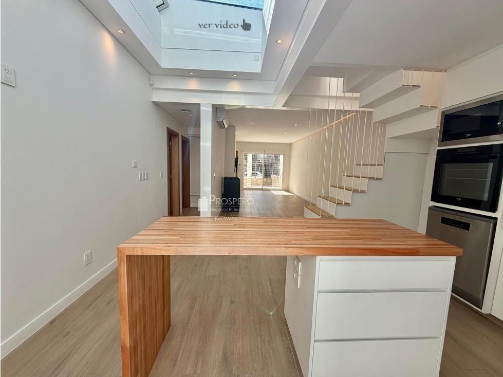 va2353/P venta casa2dorm+esc. Punta carretas garaje/azotea
