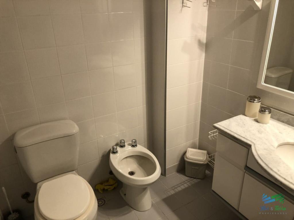 En venta.. piso intermedio, planta amplia muy en