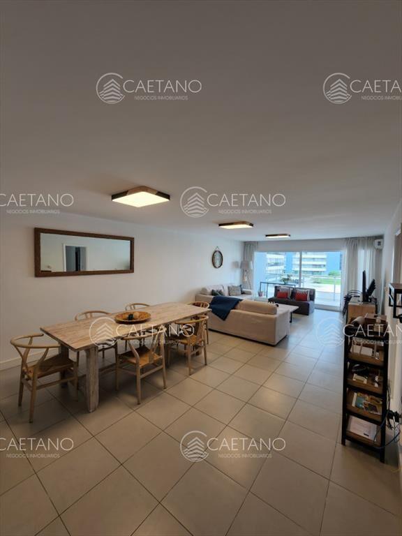 Alquiler temporal, apartamento 3 dormitorios, playa brava,