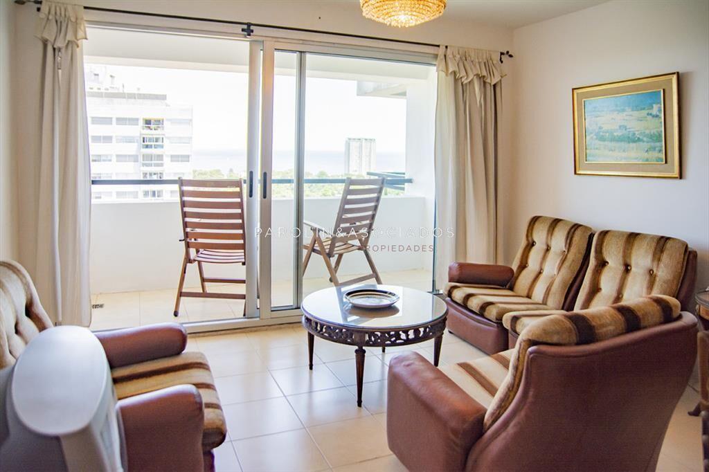 Vende apto de 2 dormitorios con vista al mar en