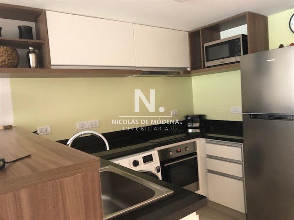 Apto 2 dorm, central, 2 baños y balcón piso