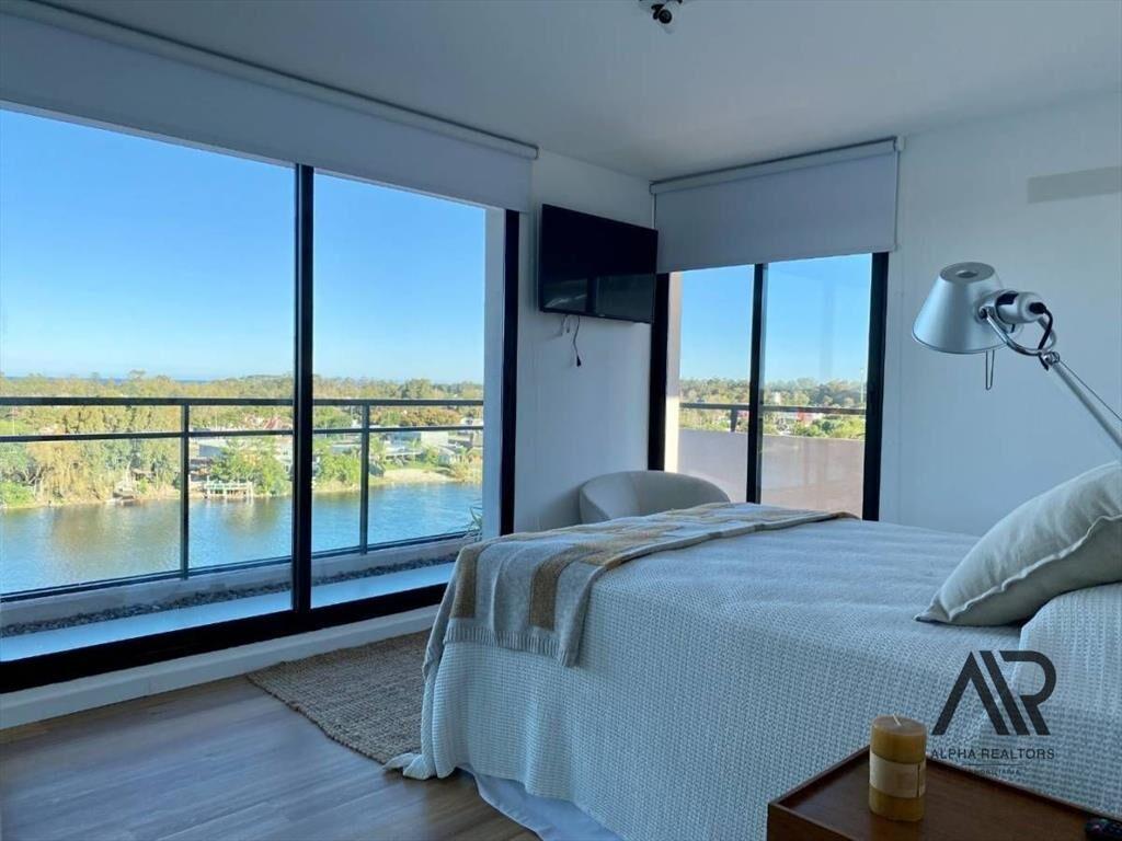 Excelente Apartamento De 2 Dormitorios Con Vistas Al Lag...