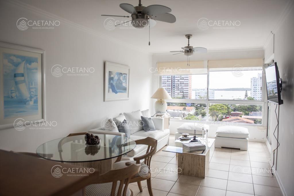 Vende apartamento de 2 dormitorios en Brava Punta del Este