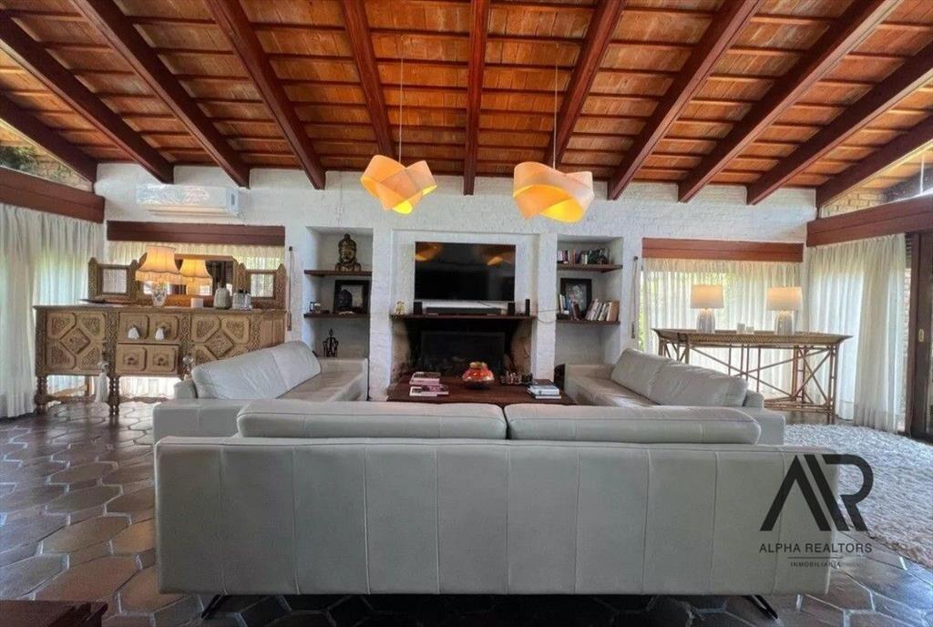 Casa en venta de 4 dormitorios c/ cochera en La Tahona