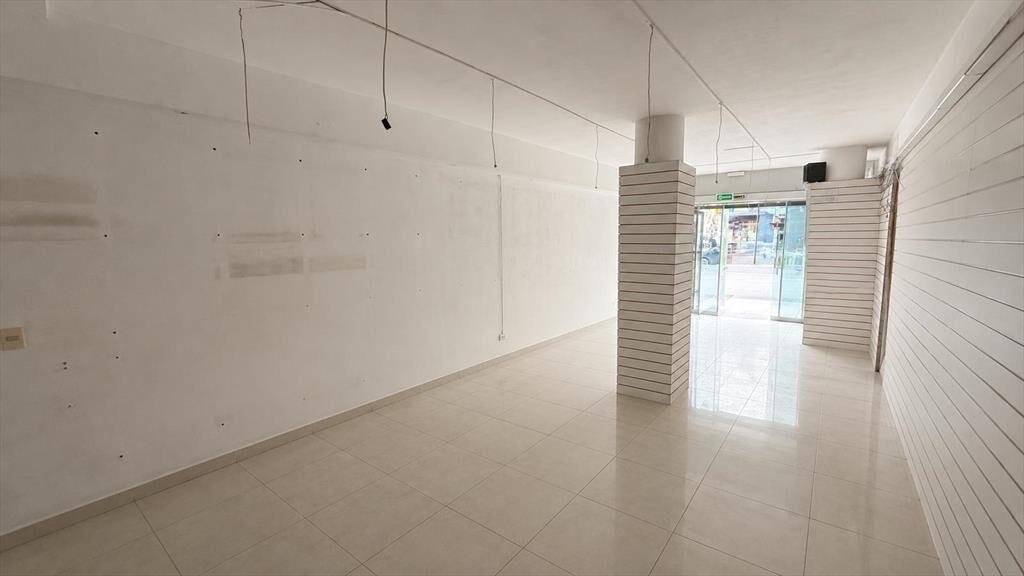 18 de julio y Rio Branco, 105 m2, 4 mts de frente, excelent
