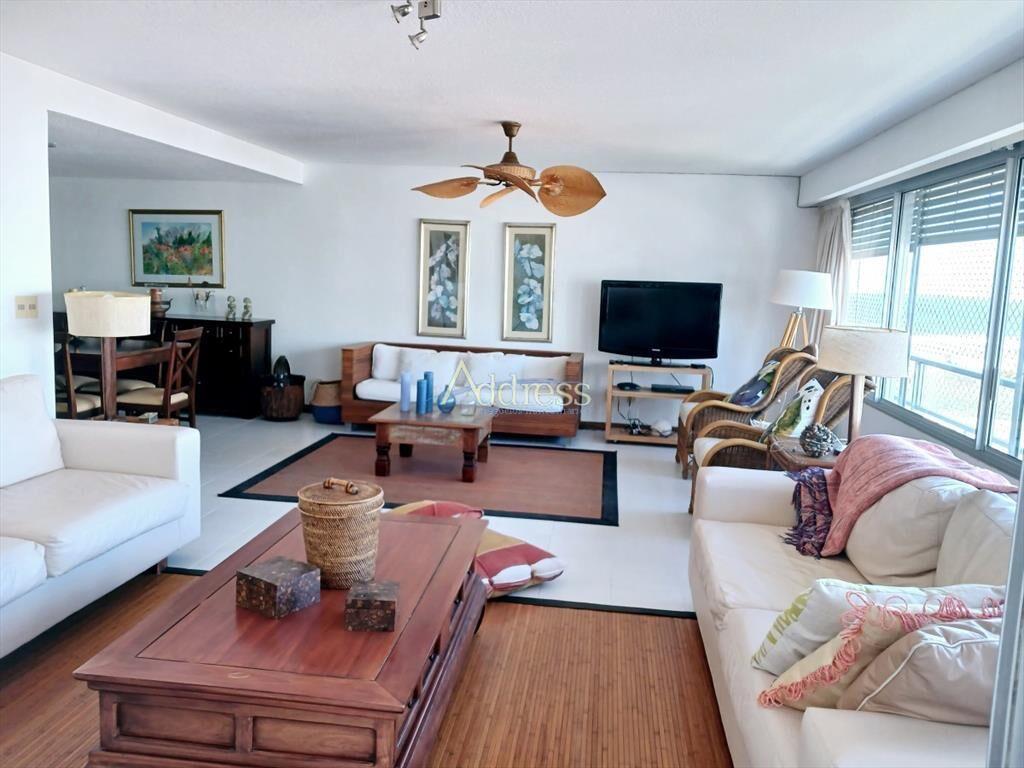 Venta Apto. Rambla Brava 3 dorm. y servicio