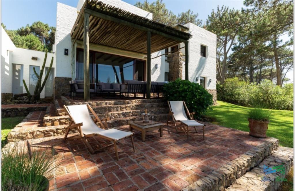 Excelente casa de 5 dormitorios mas dependencia y