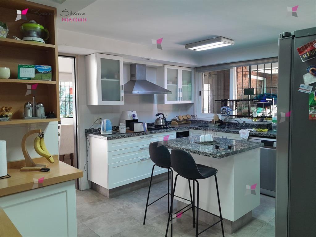 VENTA DE CASA DE 5 DORMITORIOS EN CANTEGRIL PUNTA
