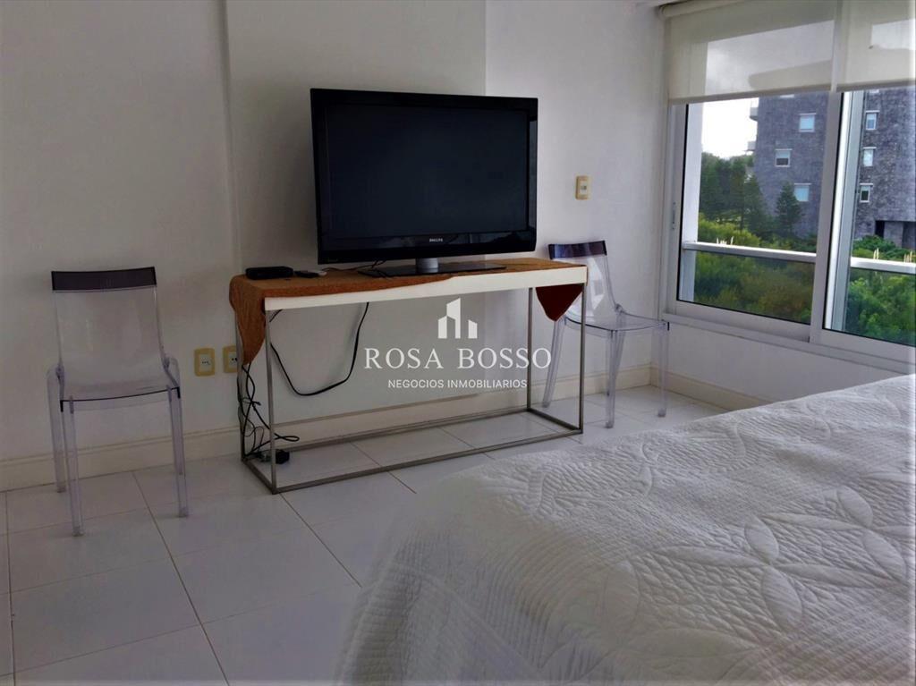 Apartamento en la Brava, para alquiler.