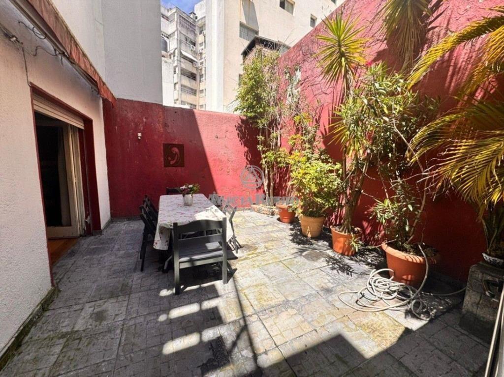 CASA DE ESTILO A 2 CUADRAS DE RAMBLA POCITOS. BENITO LAM...