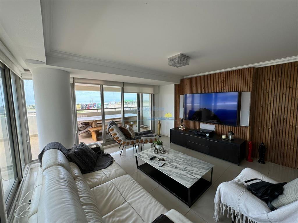 Apartamento de 4 dormitorios en Punta del este ,
