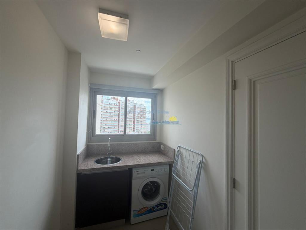Apartamento de 3 dormitorios en Venta en Punta ,