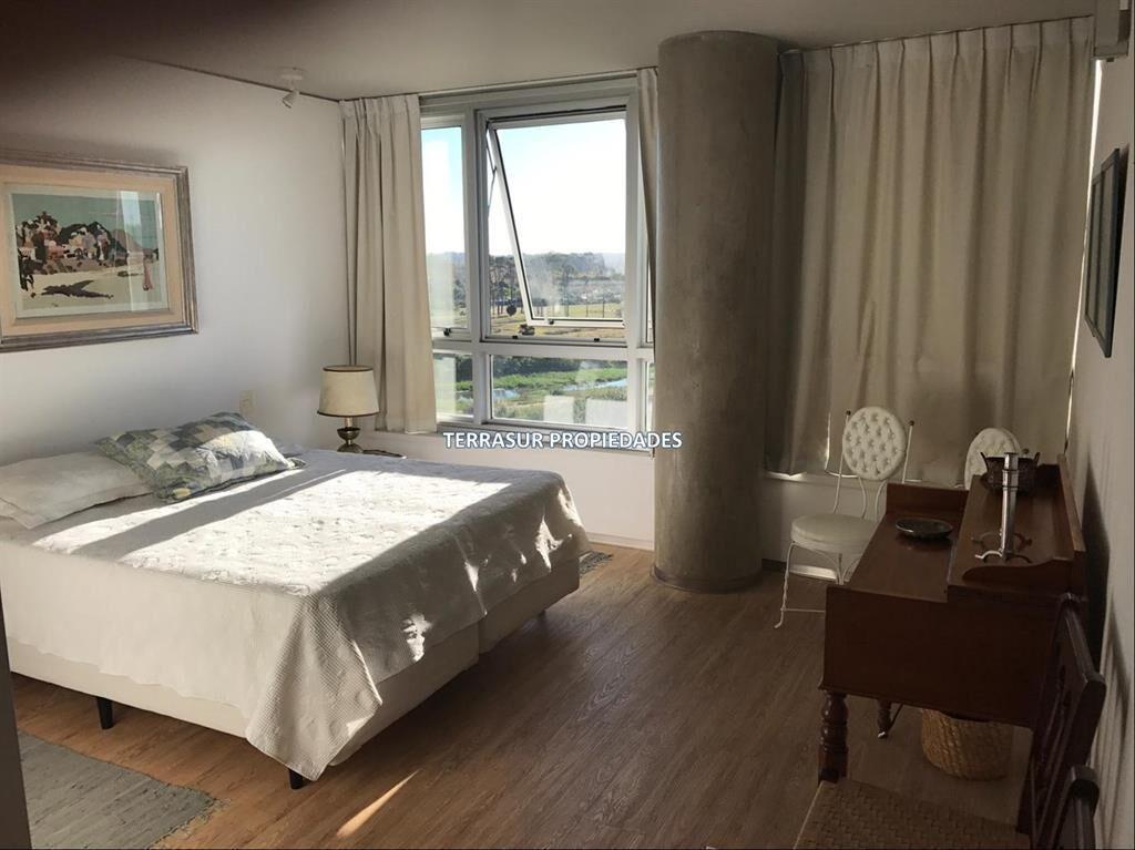 Venta con muebles apartamento de dos dormitorios/ 2 unidad