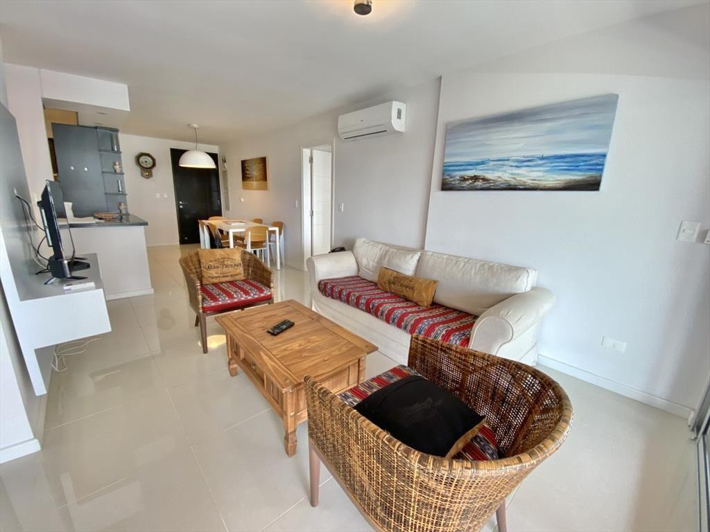VENTA DE APARTAMENTO DE 2 DORMITORIOS Y MEDIO EN