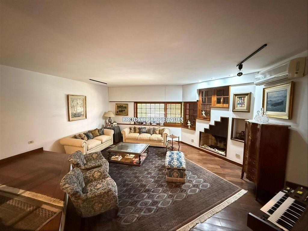 POCITOS NUEVO VENTA DE CASA 4 DORMITORIOS, ESTAR, JARDIN