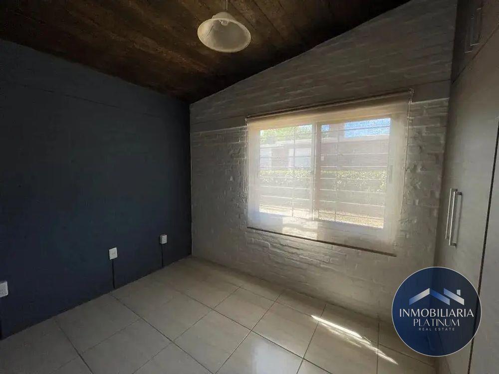 Casa en venta c/ cochera en Atlántida