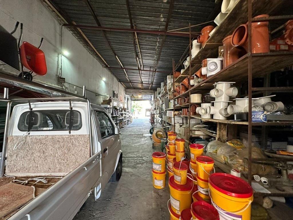 Venta local industrial galpon deposito comercial CON RENTA
