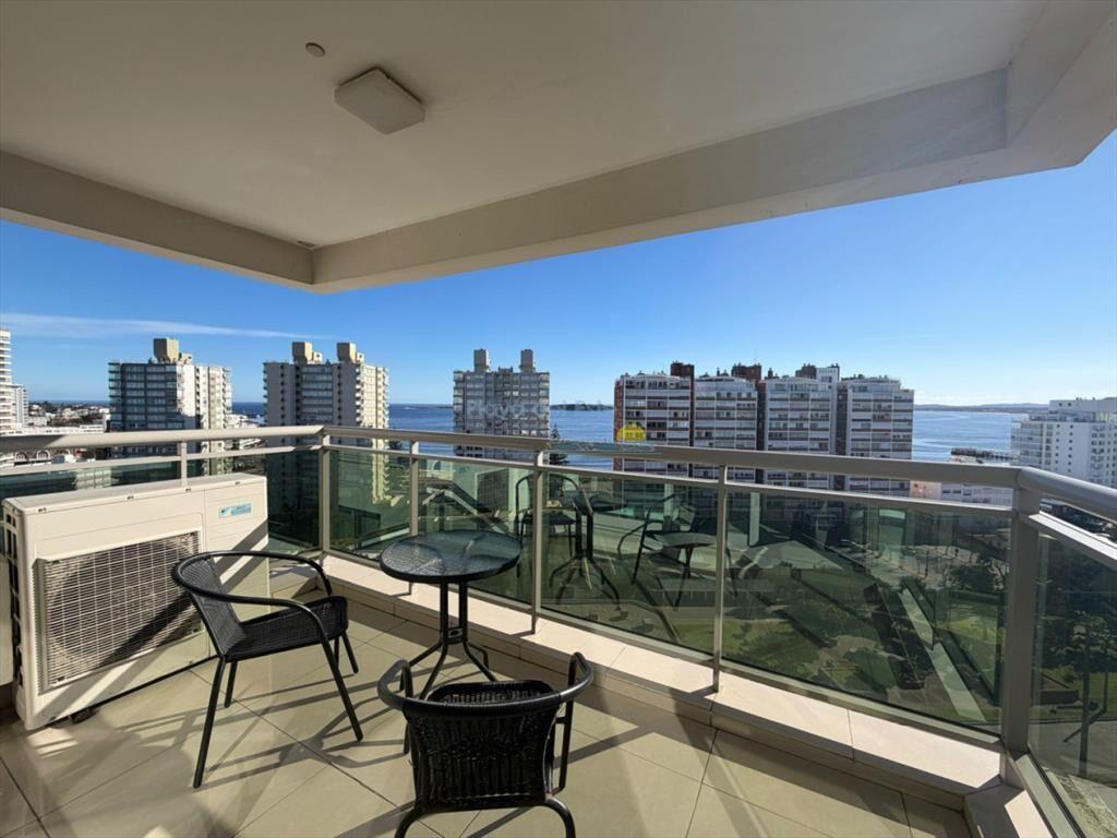 Apartamento de 2 dormitorios en Punta del este ,