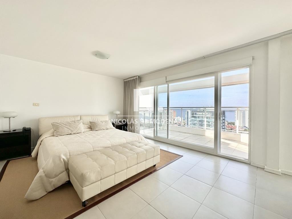 Vende apartamento de 3 dormitorios en Brava- del