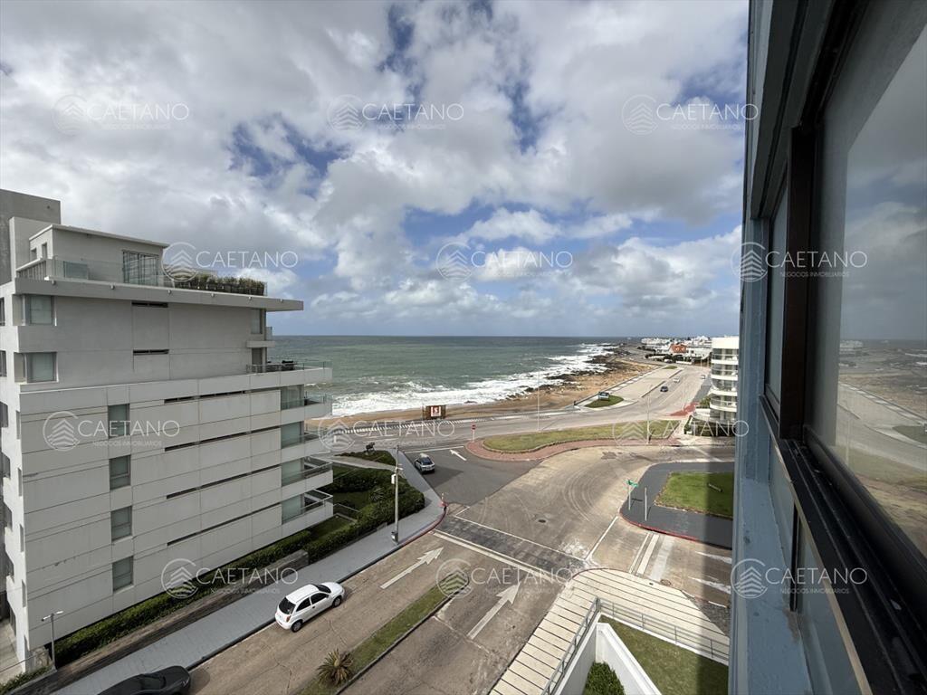EDIFICIO AMPLIA PLANTA EN PENINSULA
