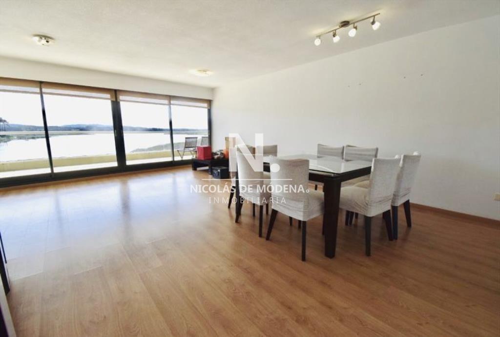 Venta de Apartamento de 3 dormitorios en Playa