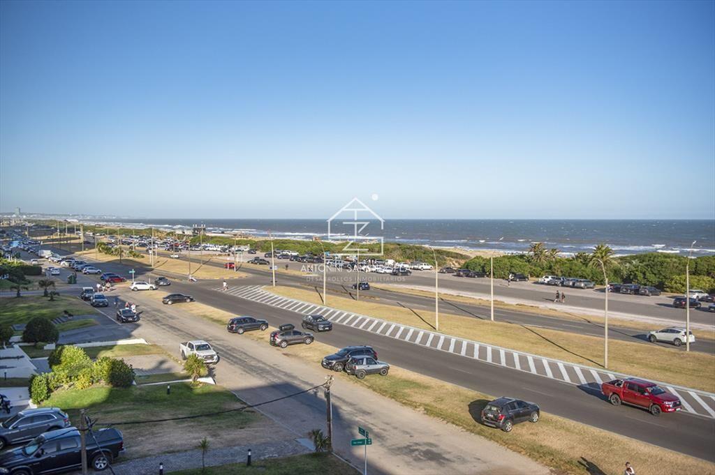 Apartamento Penthouse, frente al mar, playa brava, 3 dormit