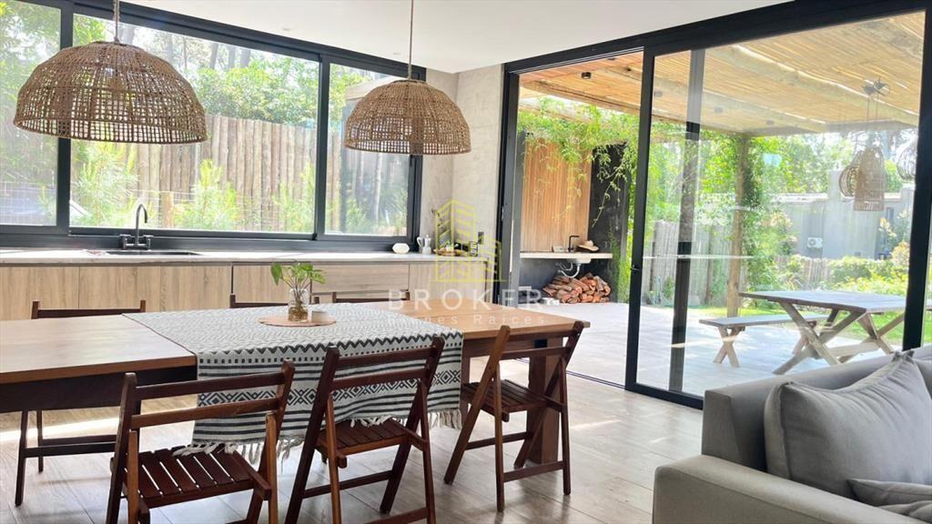 Alquiler de muy linda casa de diseño en Montoya