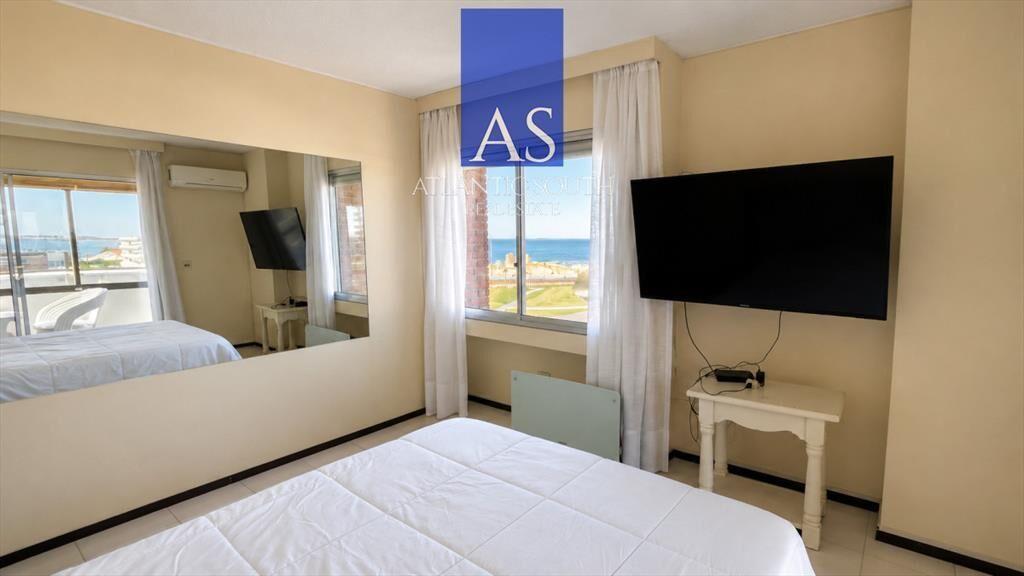 Apartamento esquinero frente al mar Punta del